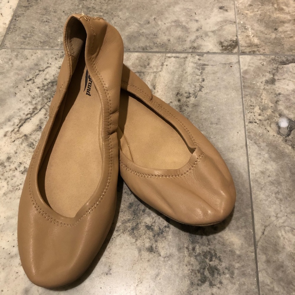 NEW Lucky Brand Soft Leather Tan Flats size 8.5 💕